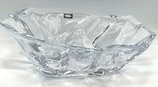 Crystalite Bohemia thick heavy Enigma ANGLE BOWL 13 3/4" Trudeau Importers Que.