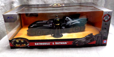 Jada 1:24 Die Cast #98260 DC Comics BATMOBILE & BATMAN Car & Figure
