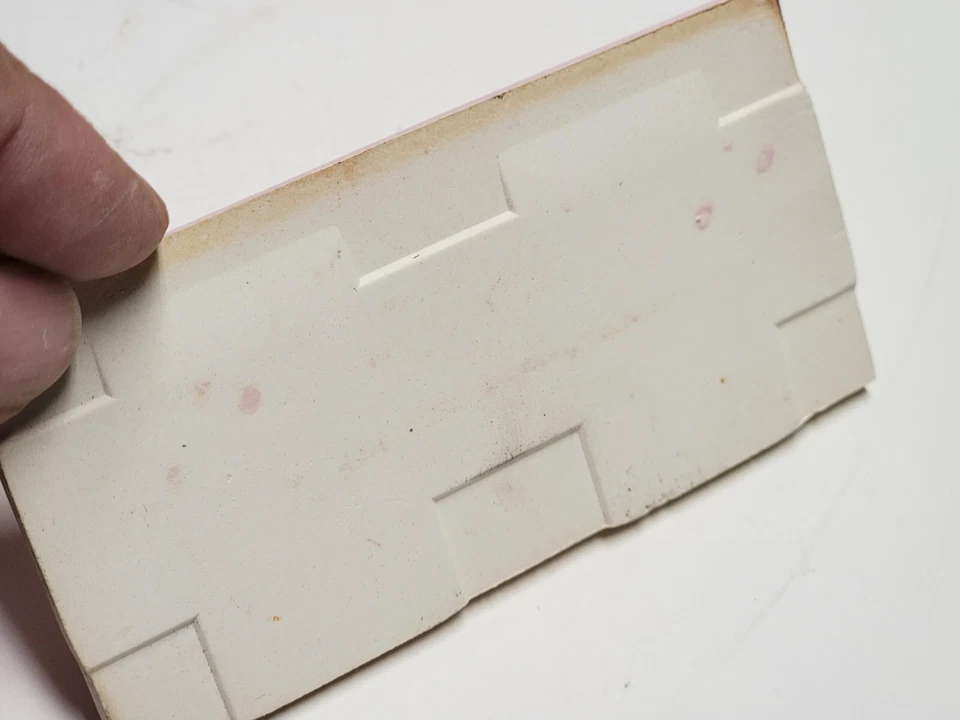 De colección. Azulejo borde cerámica años 60 ROSA brillo corto 4 1/4" x 2 1/8" NUEVO NOS Foto 2 de 3