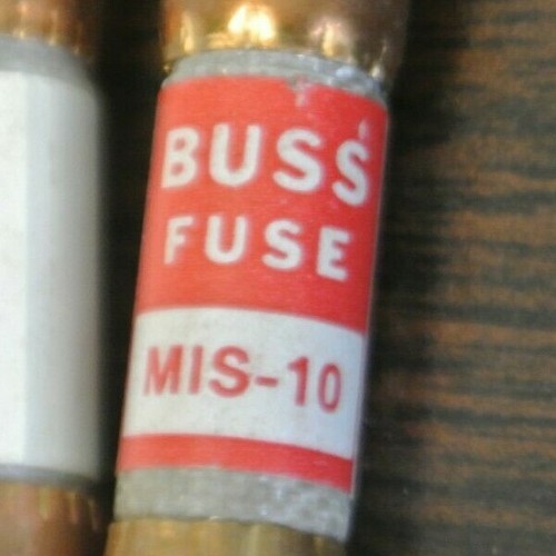 BOX of 10 / BUSS MIS-10 ACTUATOR FUSE / 10A / 600VAC / 250VDC / NEW SURPLUS - Picture 2 of 6