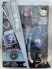 Monster High Fearbook - Abbey Bominable - Fashion Doll Accessories Art Club 2025