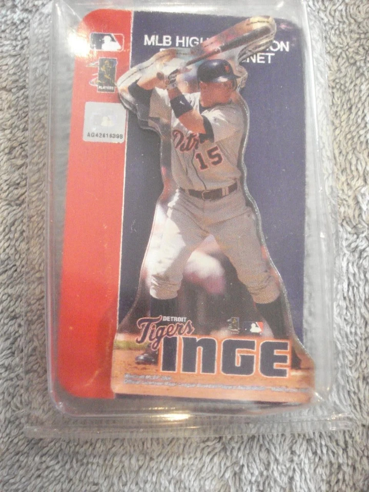 VTG LOT OF 3 DETROIT TIGERS MEMORABILIA ( INGE MAGNET, PINBACK, TIGER ORNAMENT) - Image 2 of 4