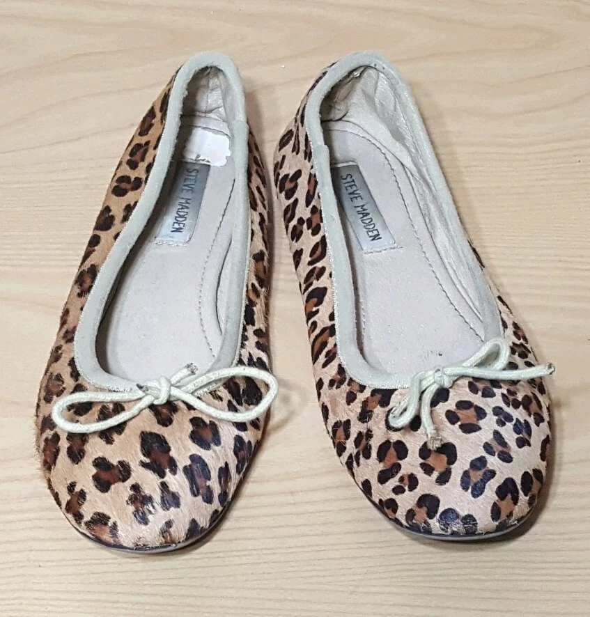 Zapatos planos de ballet de cuero con estampado animal Steve Madden para mujer 8,5 Foto 2 de 4