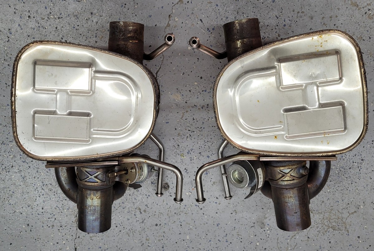 Ferrari 458 Exhaust Muffler OEM Speciale 301127 301128