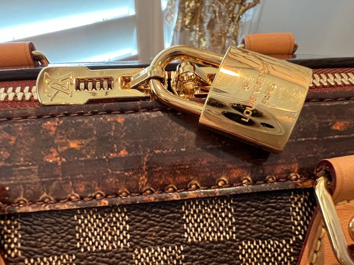 Louis Vuitton かか様 Camera Box Monogram Empreinte Leather - Mother's Day Gifts | LOUIS