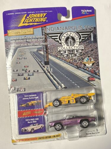 Johnny Lightning 1974 Hurst Olds 442 Indy 500 Pace Car & Rutherford Indy Car Neu in OVP