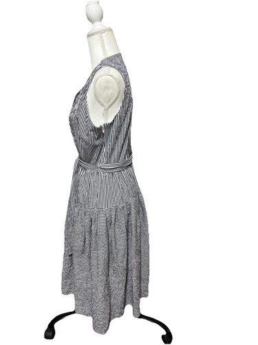 Abito camicia smanicato Alex Marie a righe grigio bianco con bottoni e cravatta 12 - Foto 2 di 6