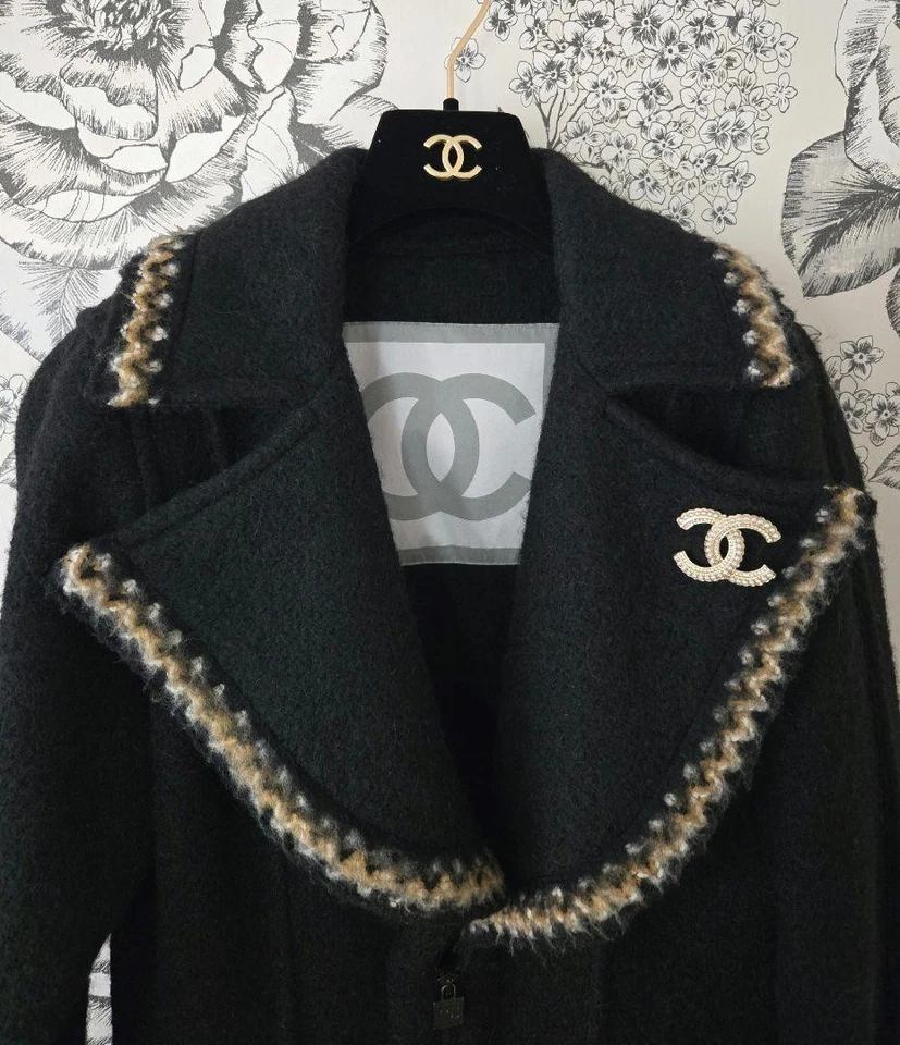 Very beautiful item ❤CHANEL coat M size black ◾40 wool & alpaca material - Image 2 of 4
