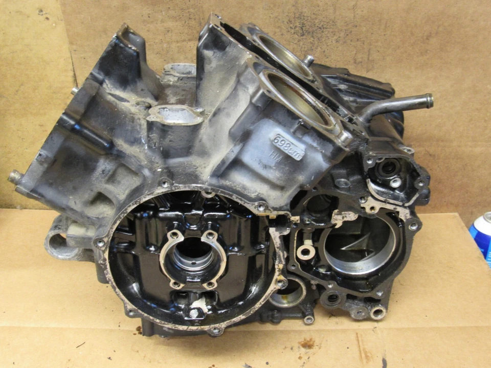 Honda VF700S 1984 caja de motor sable caja de manivela cilindros pistones 11000-MB1-870 Foto 2 de 4