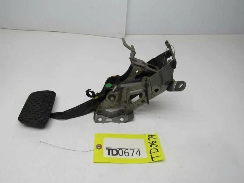 Pedal de freno RX8 2007 Mazda lado izquierdo del conductor pie pie soporte de palanca OEM Foto 4 de 4