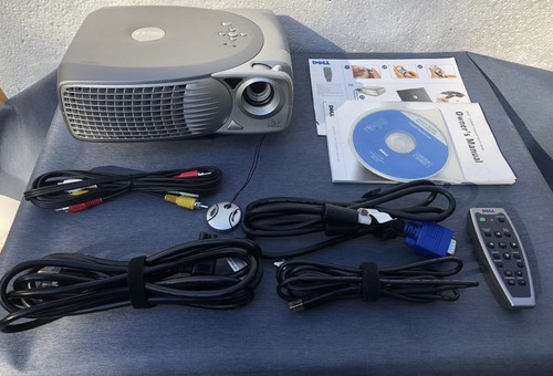 Dell Digital 2100MP Projector With Remote And Case.( Works) Read Below.