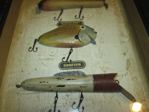 fishing lure shadow box display FIVE CLASSIC FISHING LURES WOOD WITH GLASS (#3) - Picture 3 of 20