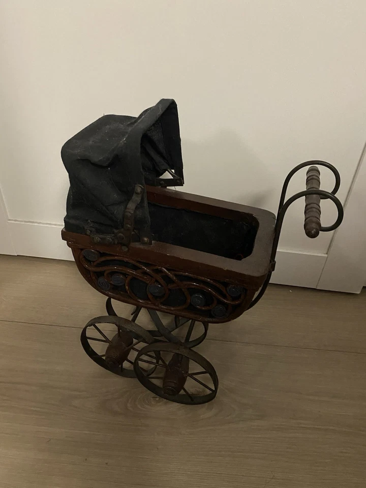 Beautiful Vintage Dolls Pram / Antique Decorative Dolls Pram - Image 2 of 4