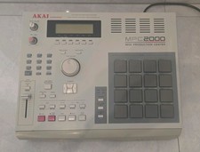 AKAI MPC2000  (32MB RAM)