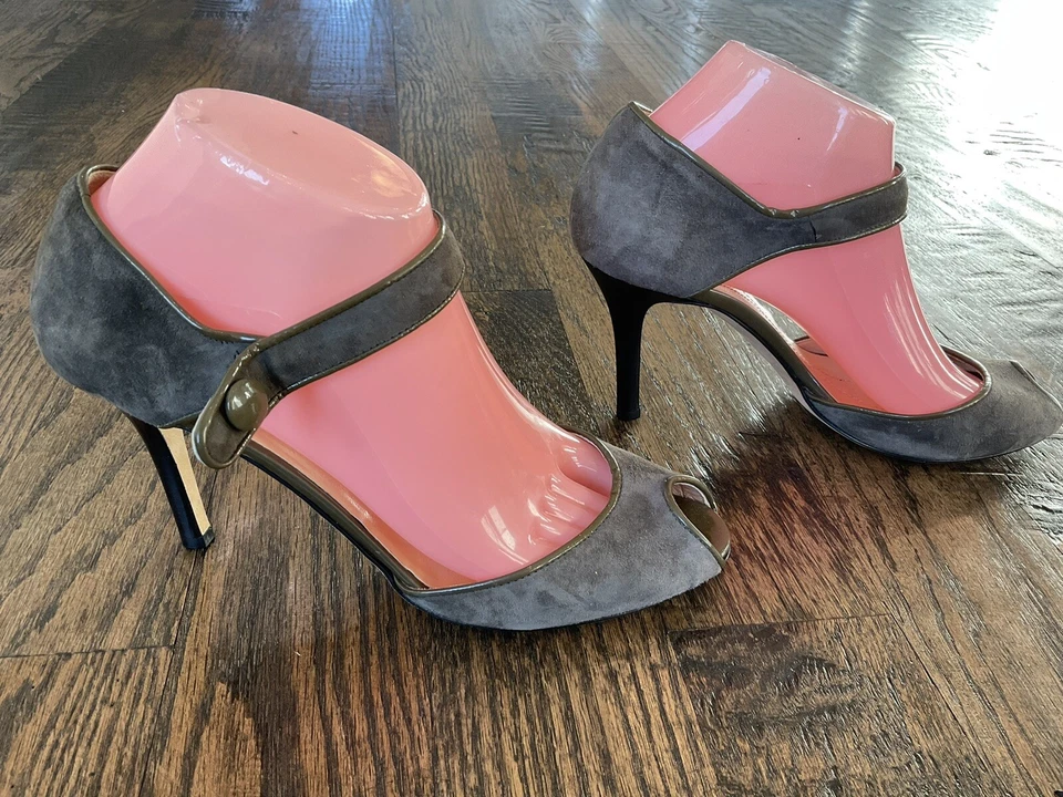 Kate Spade New York Mujer Taupe Gamuza Correa al Tobillo Punta abierta Tacones Zapatos Talla 8.5 Foto 4 de 4