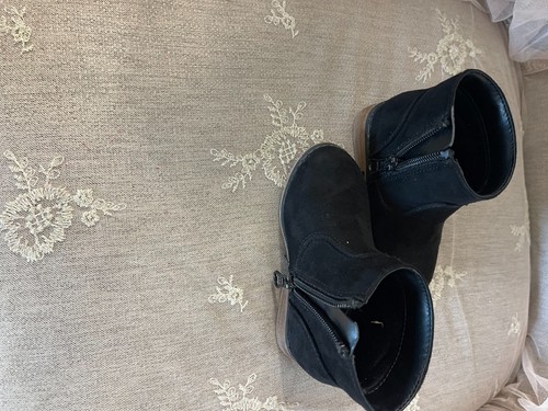 Cat and Jack Toddler Black Boots with Silver Stars on the Side Size 6 - Picture 4 of 7