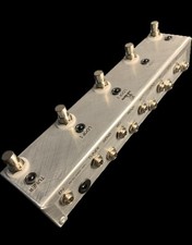 Loop-Master Pedals 4 Loop Switcher w/Tuner Ou...