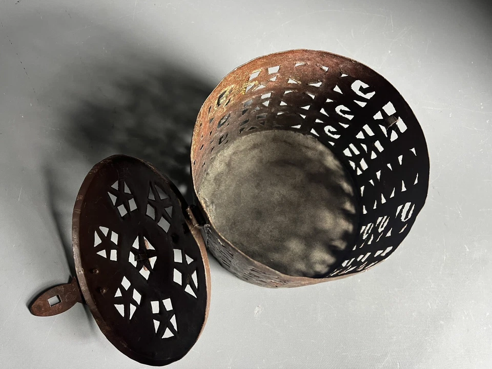 Juego de 2 linternas colgantes vintage de metal rústico de hierro 7x7, 6x6 Foto 3 de 4