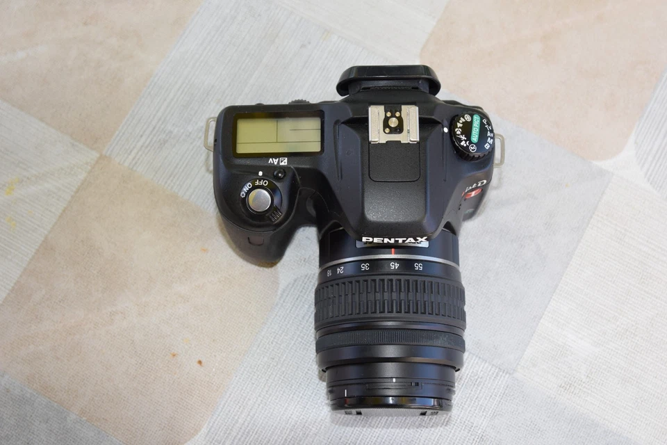 Pentaxdigital-Kamera ist D L-Objektiv SMC PENTAX-DA L 1:3.5-5.6 18-55mm AL - Bild 2 von 4