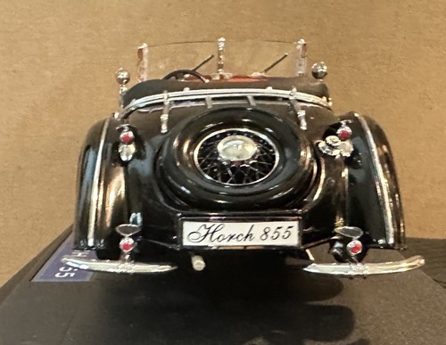 Sunstar 1/18 Scale 1939 Horch 855 Roadster Black Convertible Top Down - Picture 2 of 6