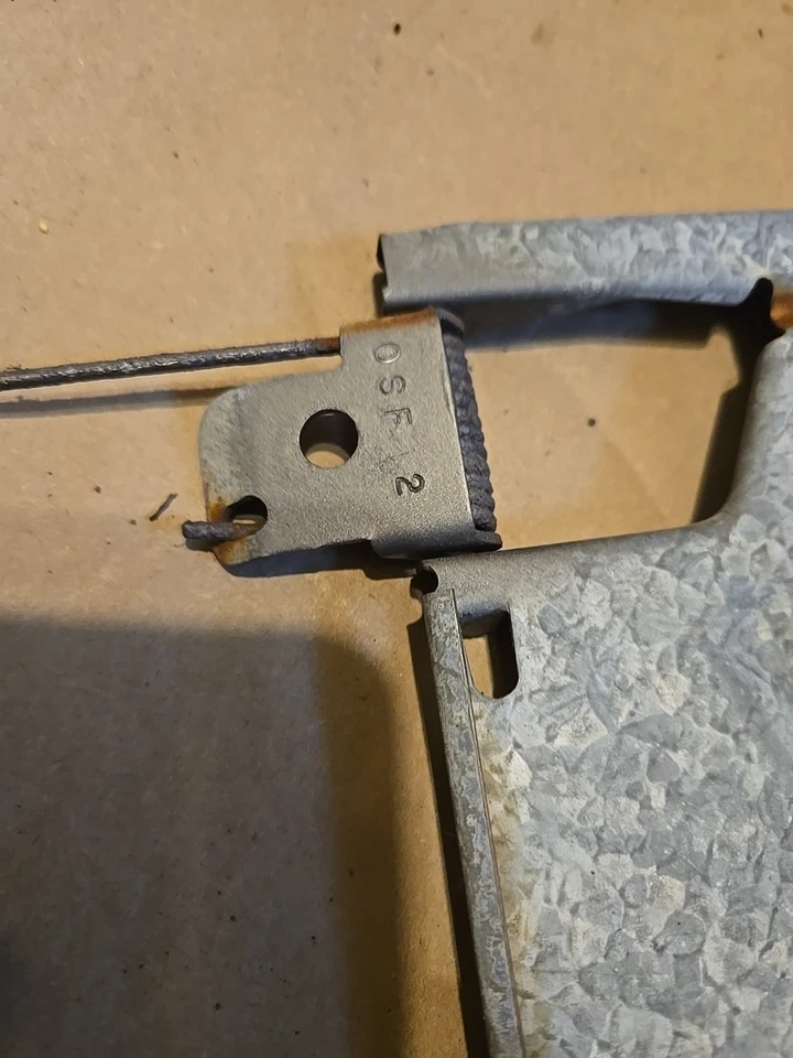 Oldsmobile Cutlass Supreme Salon 442 1981-88 G BODY soporte de matrícula trasero Foto 3 de 4