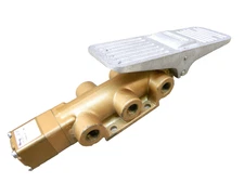 VERSA  VBT-4404 TREADLE  4-Way  3 POSITION OPEN CENTER 3/8" NPT