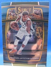 2021-22 Panini Select - Concourse Giannis Antetokounmpo #35 Blue Prizm