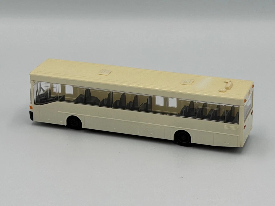 VEHÍCULO MODELO PLÁSTICO BUS TRÁNSITO MERCEDES-BENZ O405 ESCALA HO 1/87 - KEMBEL Foto 3 de 4