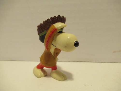 Vintage Peanuts Snoopy in Native American Headdress Costume PVC Toy Figure - Picture 2 of 6