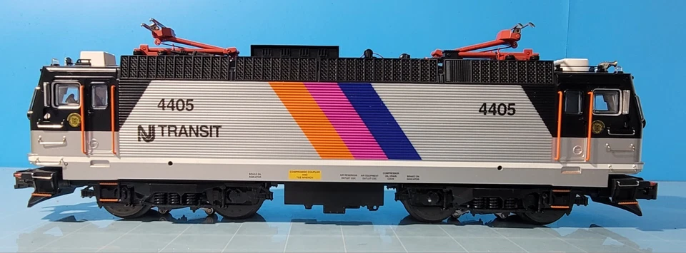 Atlas No. 6205-2 ALP-44 NJ Transit #4405 Electric Locomotive [3-Rail] Locomatic - Image 2 of 4