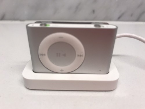 Apple IPod Shuffle 1GB 2nd Generation. A1204 (MA564LL/A) New, Never Used - Picture 5 of 11