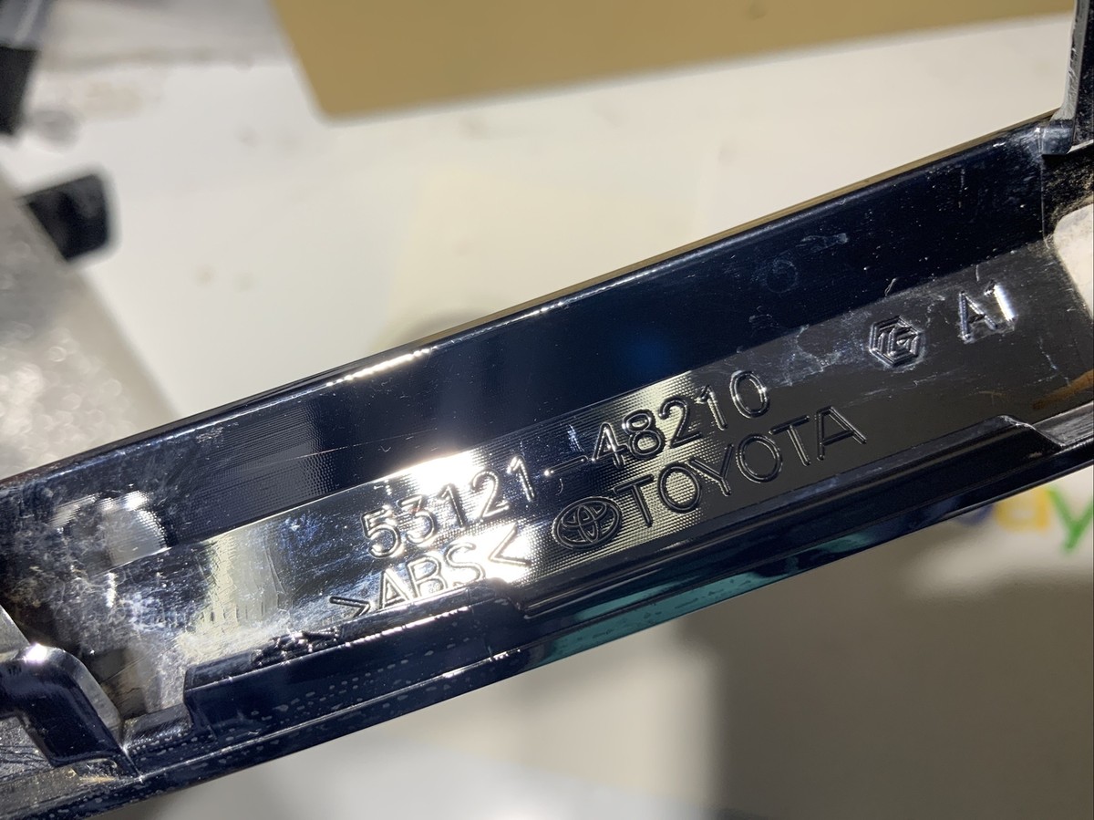2020-2023 Toyota Venza front bumper trim molding chrome 53121