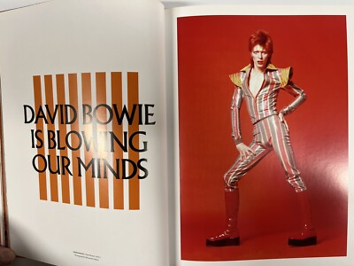 DAVID BOWIE IS INSIDE 　V&A David Bowie Is - Exhibiting Fashion