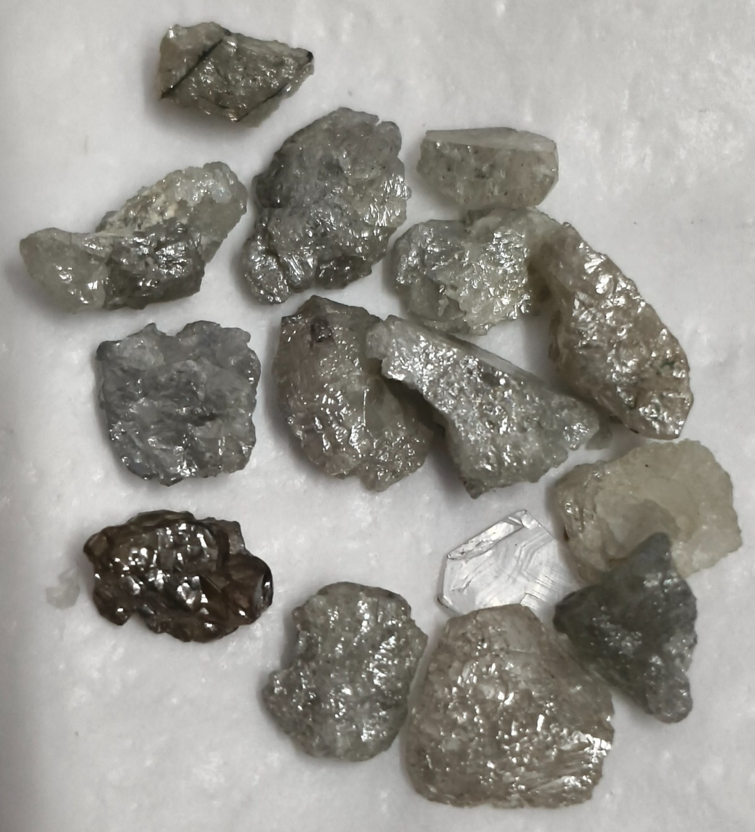 Lot De 5.77 Carats De Diamants Bruts Naturels Blancs/Argentés - Non Taillés