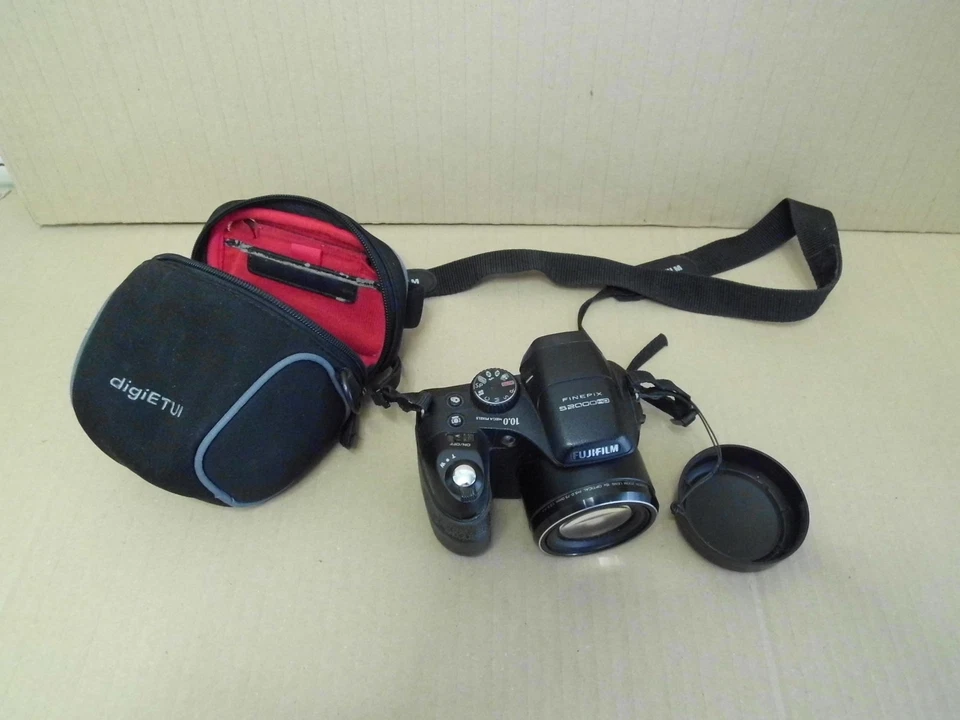 Fujifilm FinePix S2000HD 10.0MP Digitalkamera - Schwarz - Bild 4 von 4