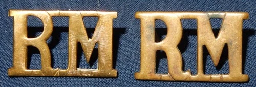 WW1 ERA ROYAL MARINES RM REGIMENT BRASS SHOULDER TITLE BADGE PAIR WORLD WAR I
