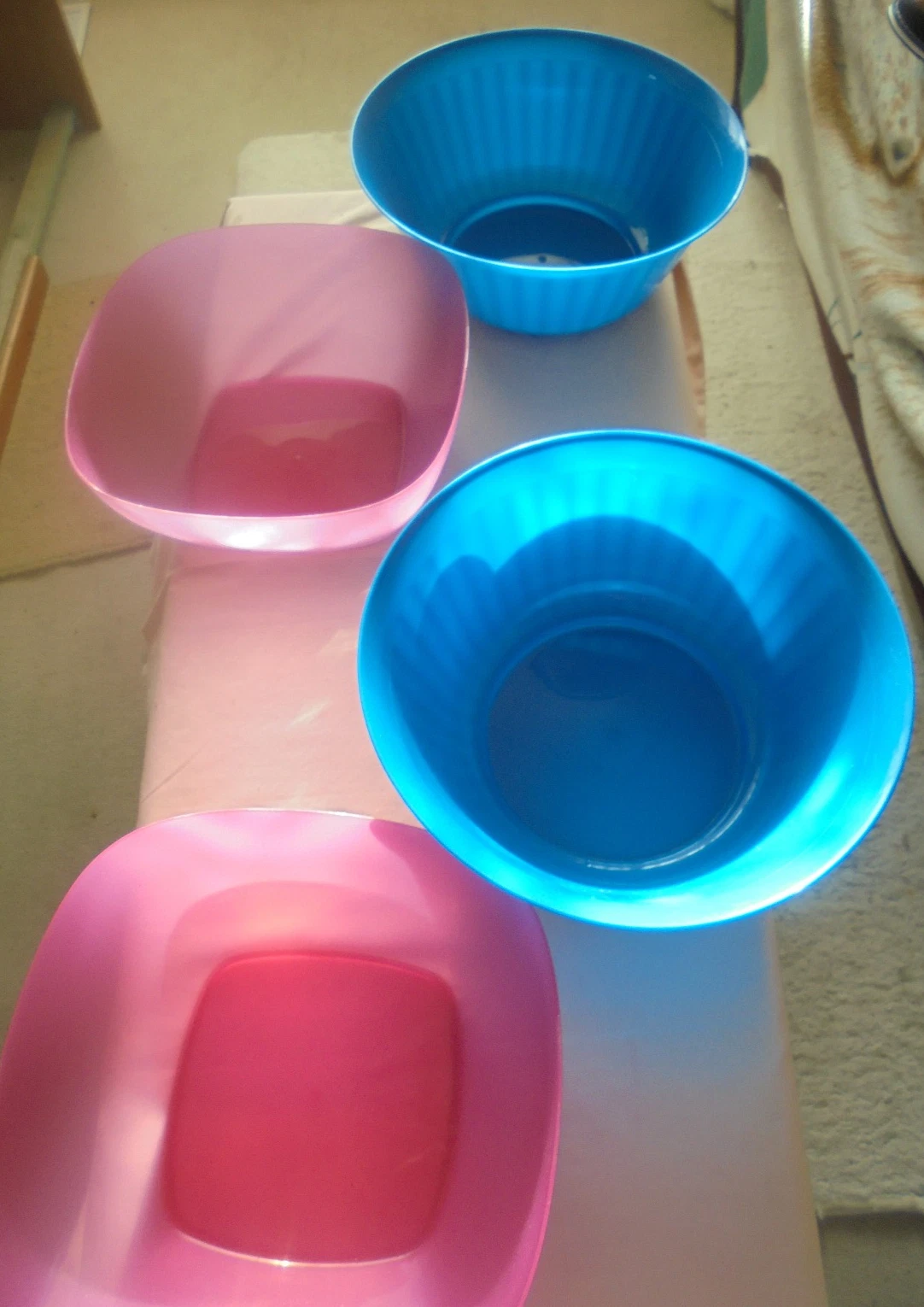 4 LARGE COLORED PLASTIC KITCHEN MIXING BOWL'S + 1 BETTER WARE COLANDER WITH BOWL