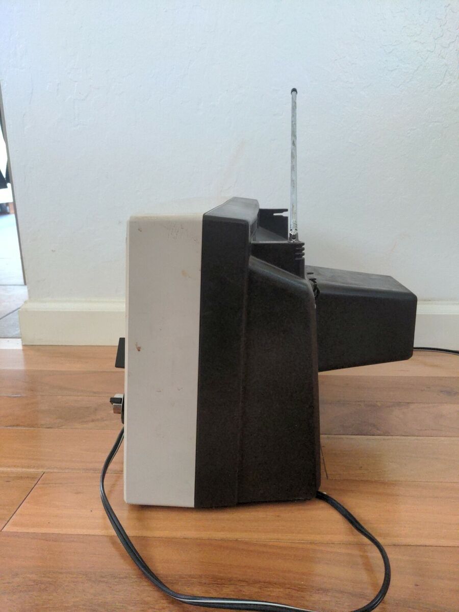 Vintage Panasonic 11'' TV Retro TR-1240T GAMING NES Atari Vintage Panasonic 11'' TV Retro TR-1240T GAMING NES Atari