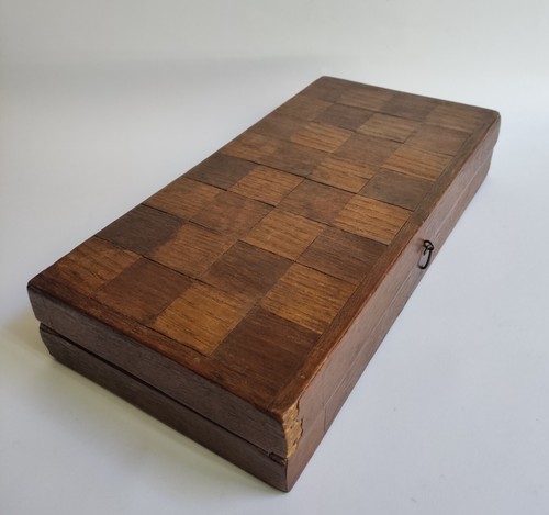 ANTIGUO TABLERO DE AJEDREZ Y BACKGAMMON DE MADERA CON DAMAS - SIGLO XIX - Imagen 11 de 12