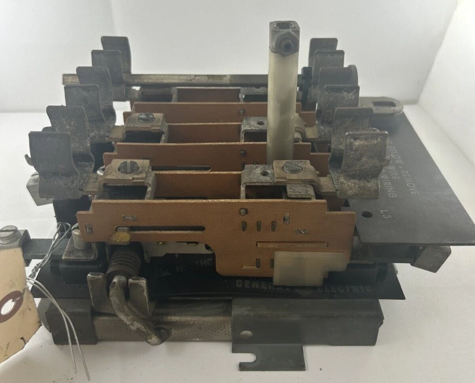 Interruptor de desconexión General Electric GE modelo THC-32 Foto 3 de 4