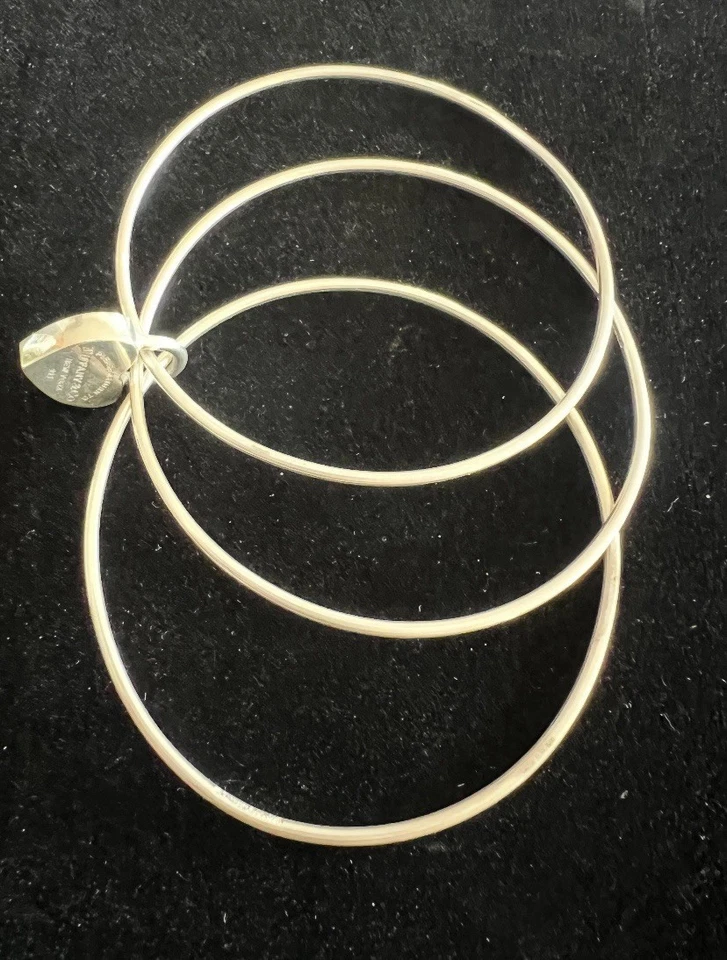 TIFFANY AND COMPANY PLATA ESTERLINA TRES BRAZALETES PULSERAS CON CANDADO CORAZÓN Foto 2 de 4