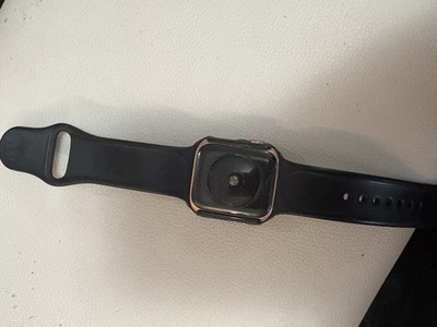 Apple Watch 44mm Gold Aluminum Case Black Silicone Band GPS Heart Rate iOS