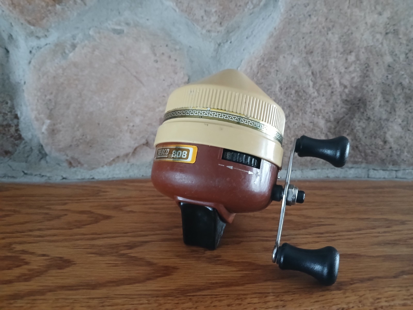 OLD ZEBCO 808 SPINCAST FISHING REEL, Metal Footed, Excellent