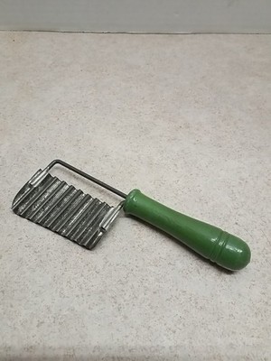 1940's Vintage Crinkle Slicer Green Wood Handle Kitchen Potato Vegetable Cheese