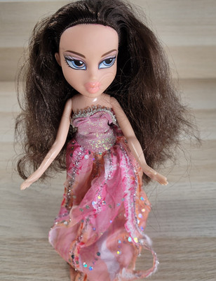 MGA Bratz Doll 2001 Bratz Vintage Collectible Toy Brown Hair Blue Eyes Pink Lips
