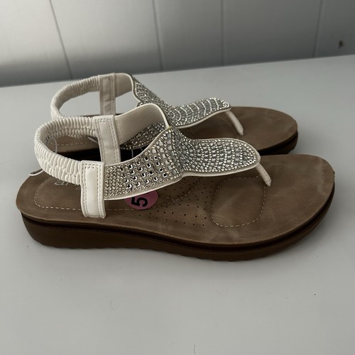 NEW Annie Comfort Sandals Size 5 1/2 Women’s White Rhinestone Thong Toe Sandals - Picture 2 of 7