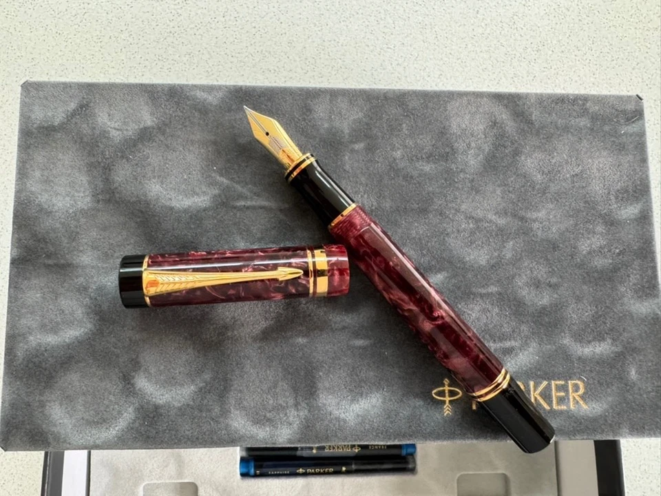 Parker Duofold Centennial Fountain Pen Red Marble Unused and Boxed - Image 2 of 4