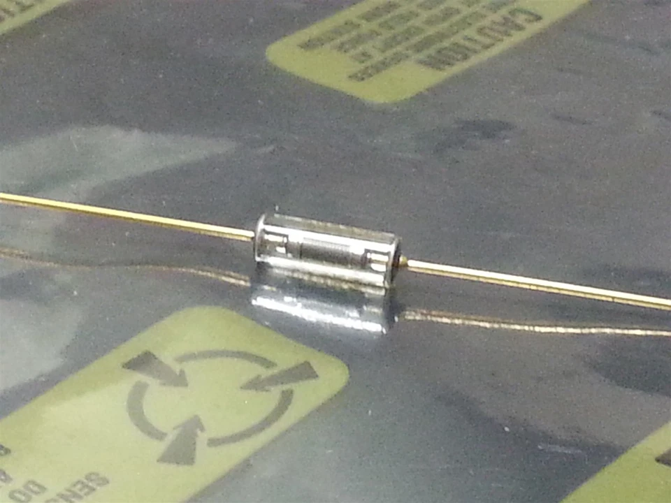 2 resistencias de película de alta precisión Hewlett Packard 58,3 k ohmios 125 mW # RNR60C5832BS Foto 2 de 4