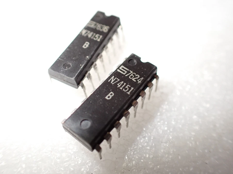 Signetics 74151N 16-pin Data Selectors / Multiplexers UK STOCK X5pcs - Image 3 of 3