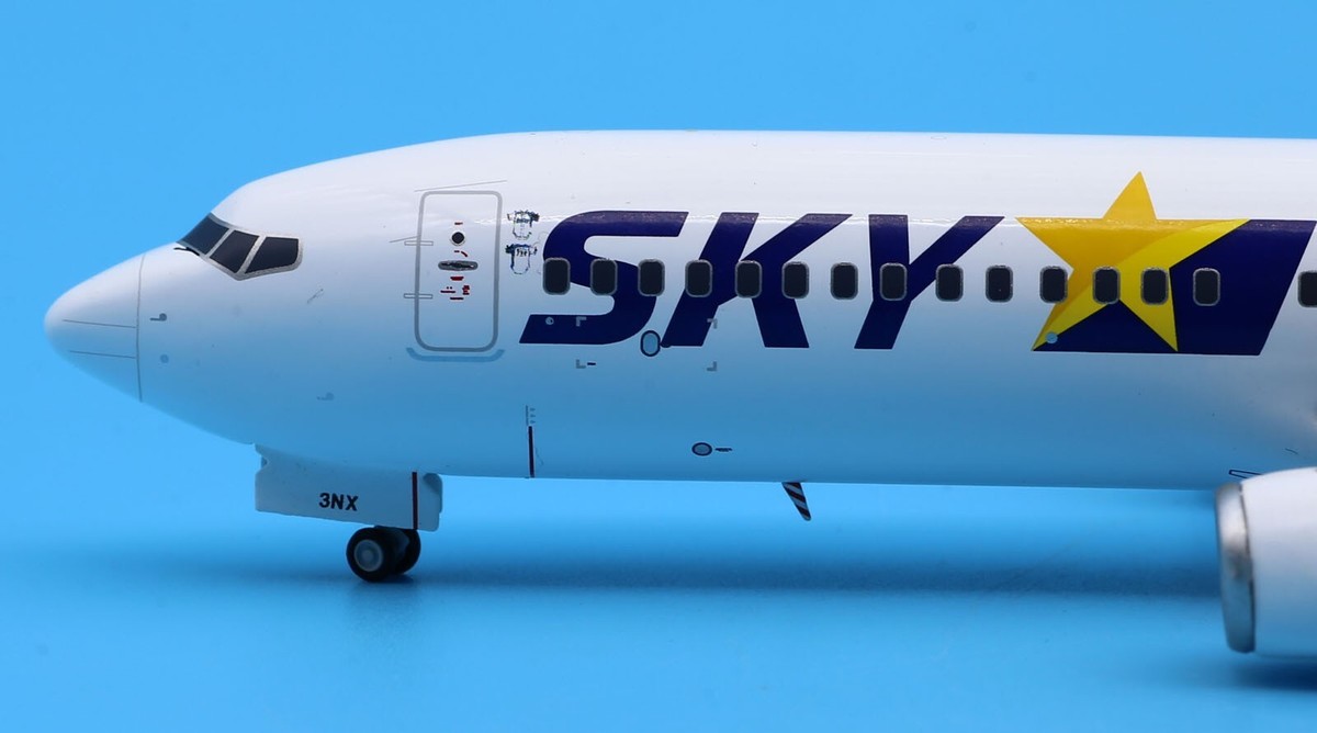 JC Wings 1:200 Skymark Hokkaido Boeing B737-800 Diecast JC Wings 1:200 Skymark Hokkaido Boeing B737-800 Diecast